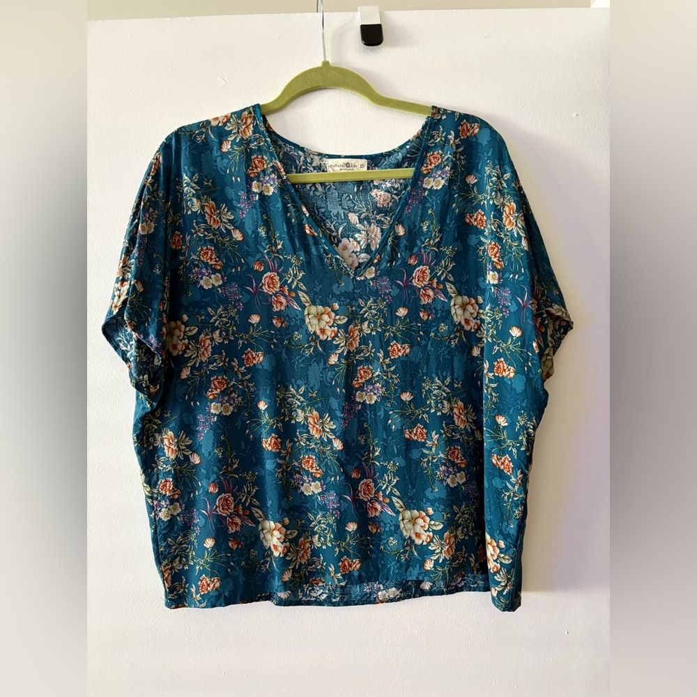 natural Life floral V-Neck Teal Top